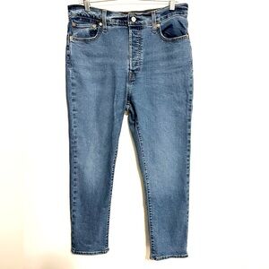 Levi’s Wedgie High Rise Straight Jeans in Medium Blue Wash. Size 32